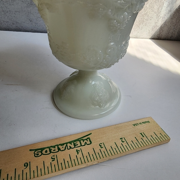 Milk glass vase - Picture 9 of 12